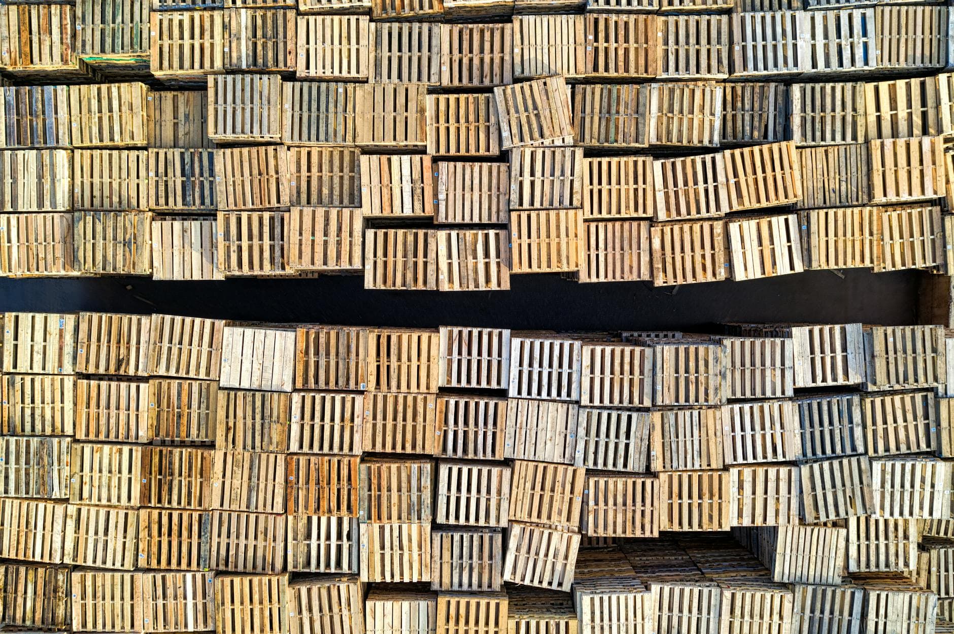 Caisse palette en bois : usages, dimensions et alternatives