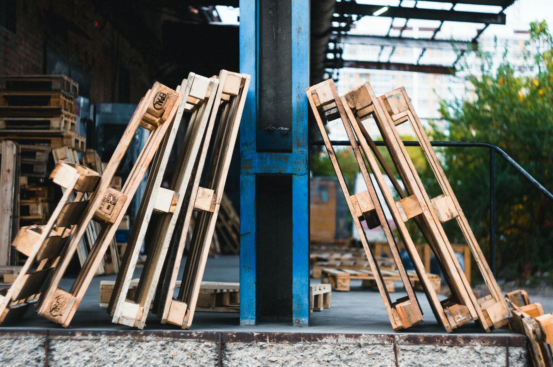 Rehausse de palette : guide complet (bois, carton, prix)